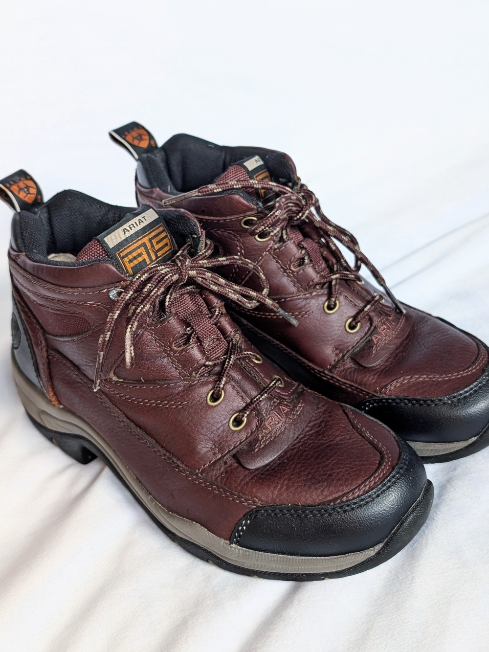 Women's Ariat 8.5 B Terrain Lace Up Boots Leather Cordovan  Cushioning Insoles